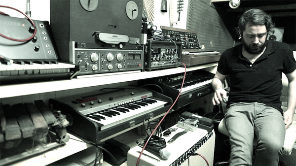 Anthony Cedric Vuagniaux dans son studio