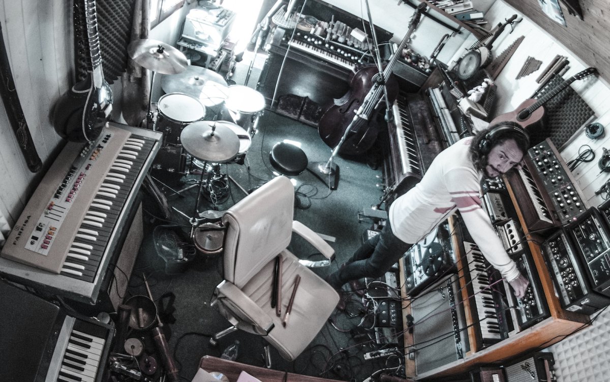 Anthony Cedric Vuagniaux dans son studio