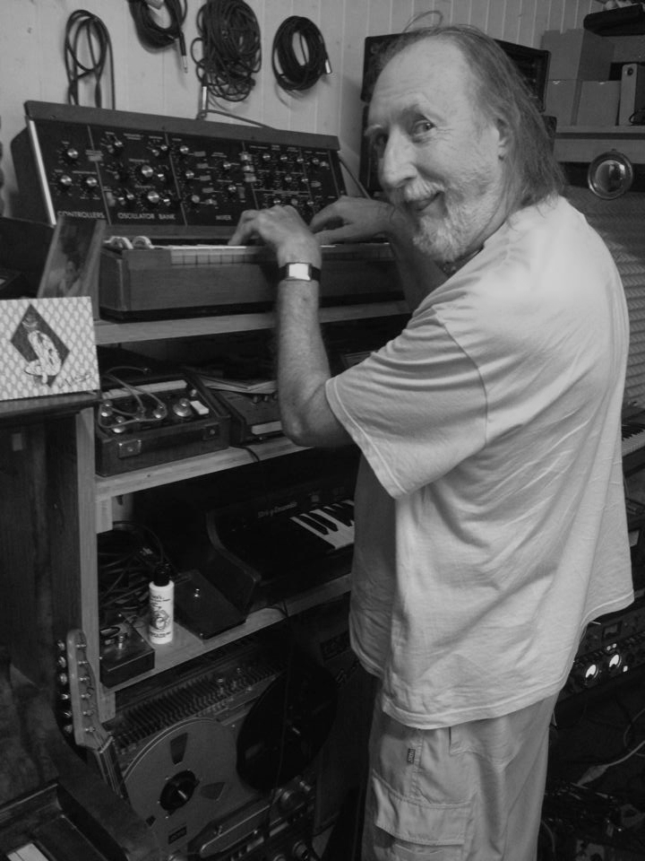 François Corbier dans le studio d'Anthony Cedric Vuagniaux